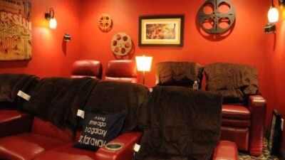 How to decorate my movie theater room