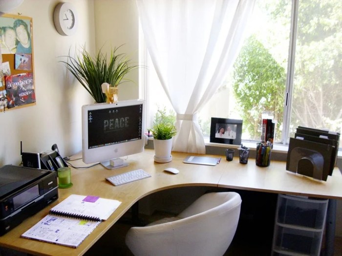 How to decorate small office desk